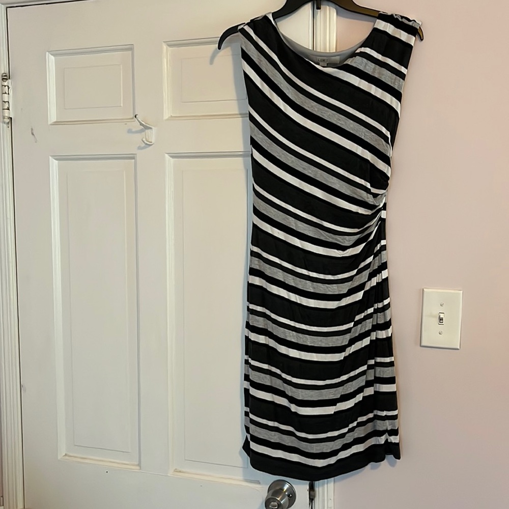 Black, white, and gray side ruched dress. Loft XS. Cut just above the knee